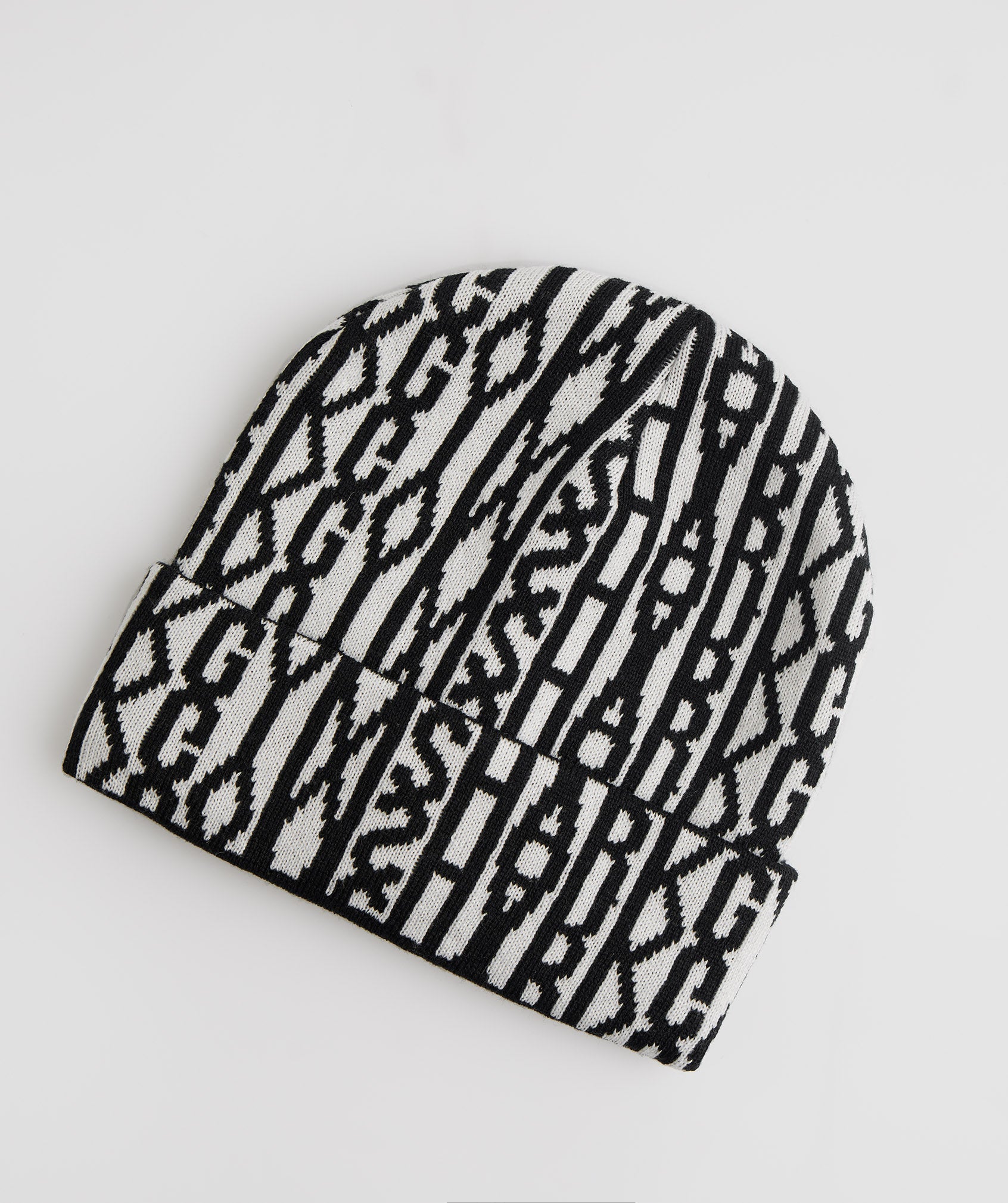 Black / White Women's Gymshark Reversable Jacquard Beanie Hats | QHUWJB-348