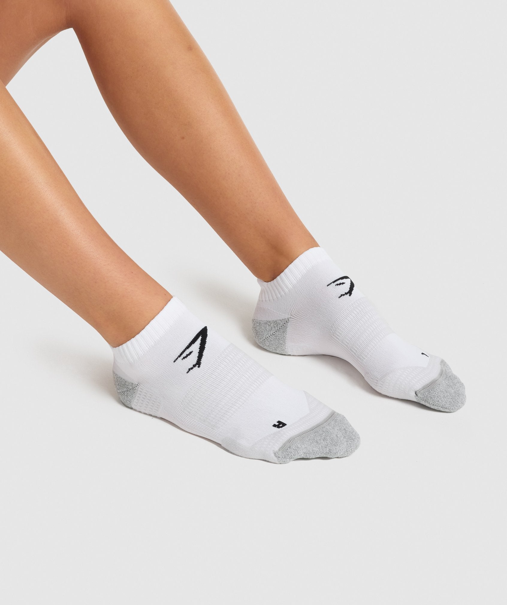 White Men\'s Gymshark Ankle Performance Socks | SVOFLN-259